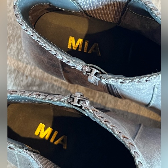 MIA Side Zip Ankle Booties - Picture 7 of 8